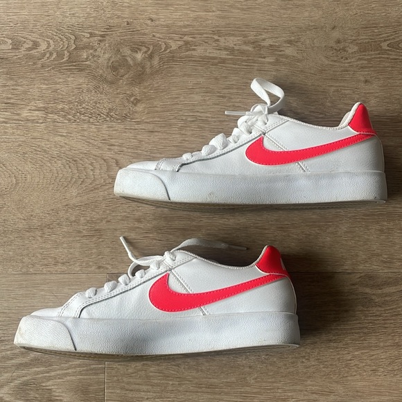 Nike shoes - Picture 3 of 7